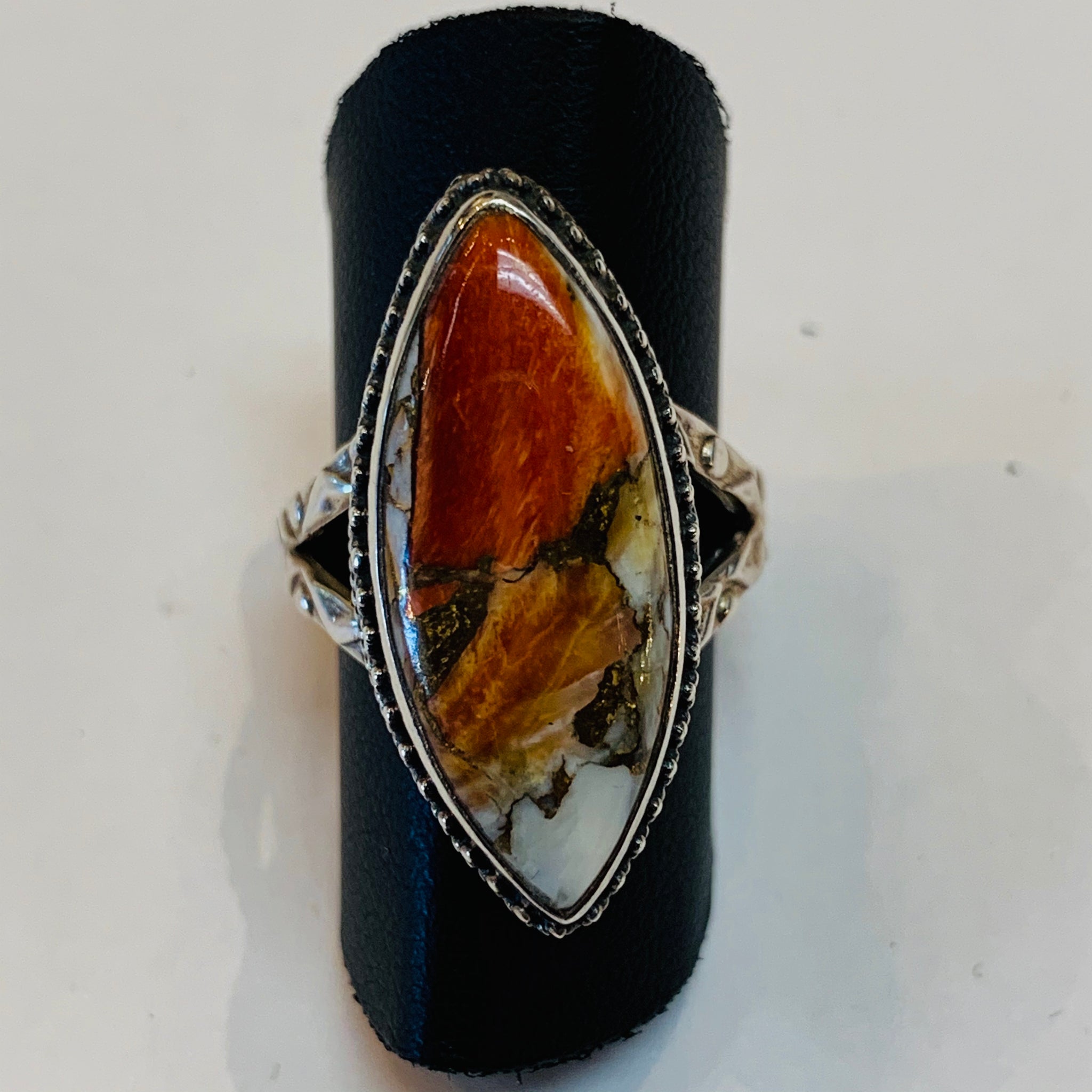 Spiny Oyster Oval Ring
